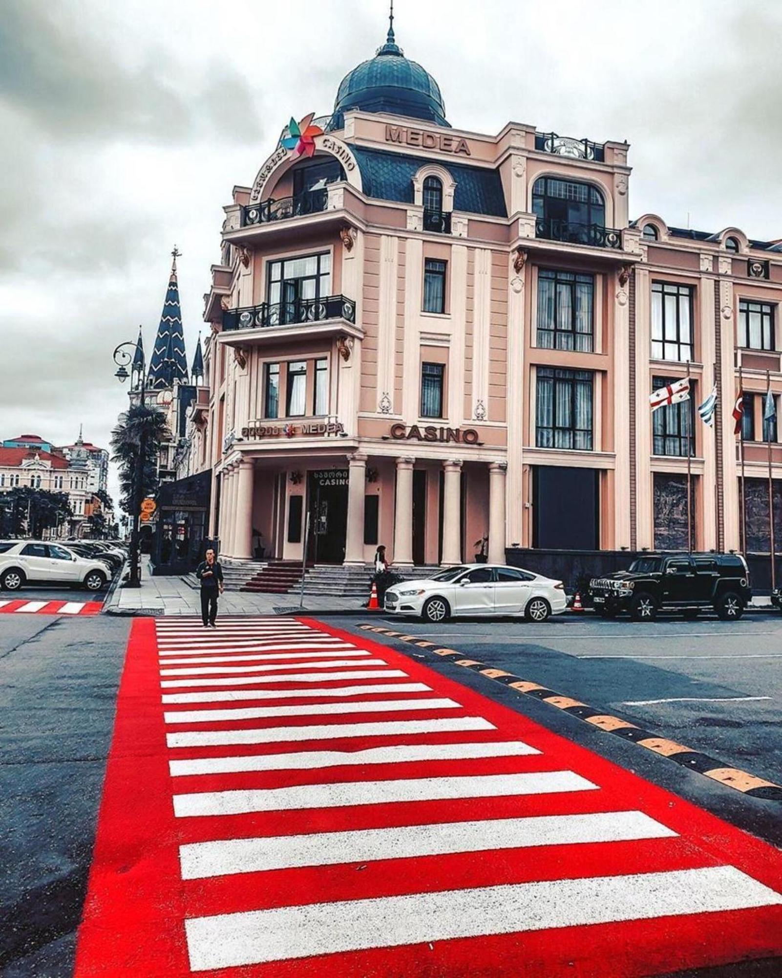 Orbi Aparthotel In Batumi Esterno foto